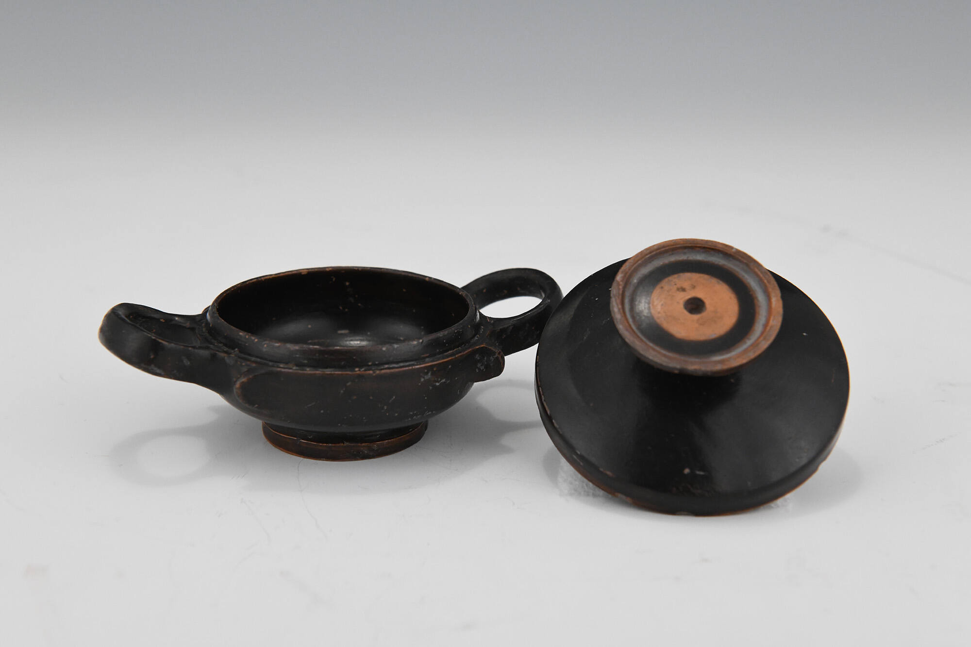 Attic Black-Gloss Lekanis (cosmetic jar)